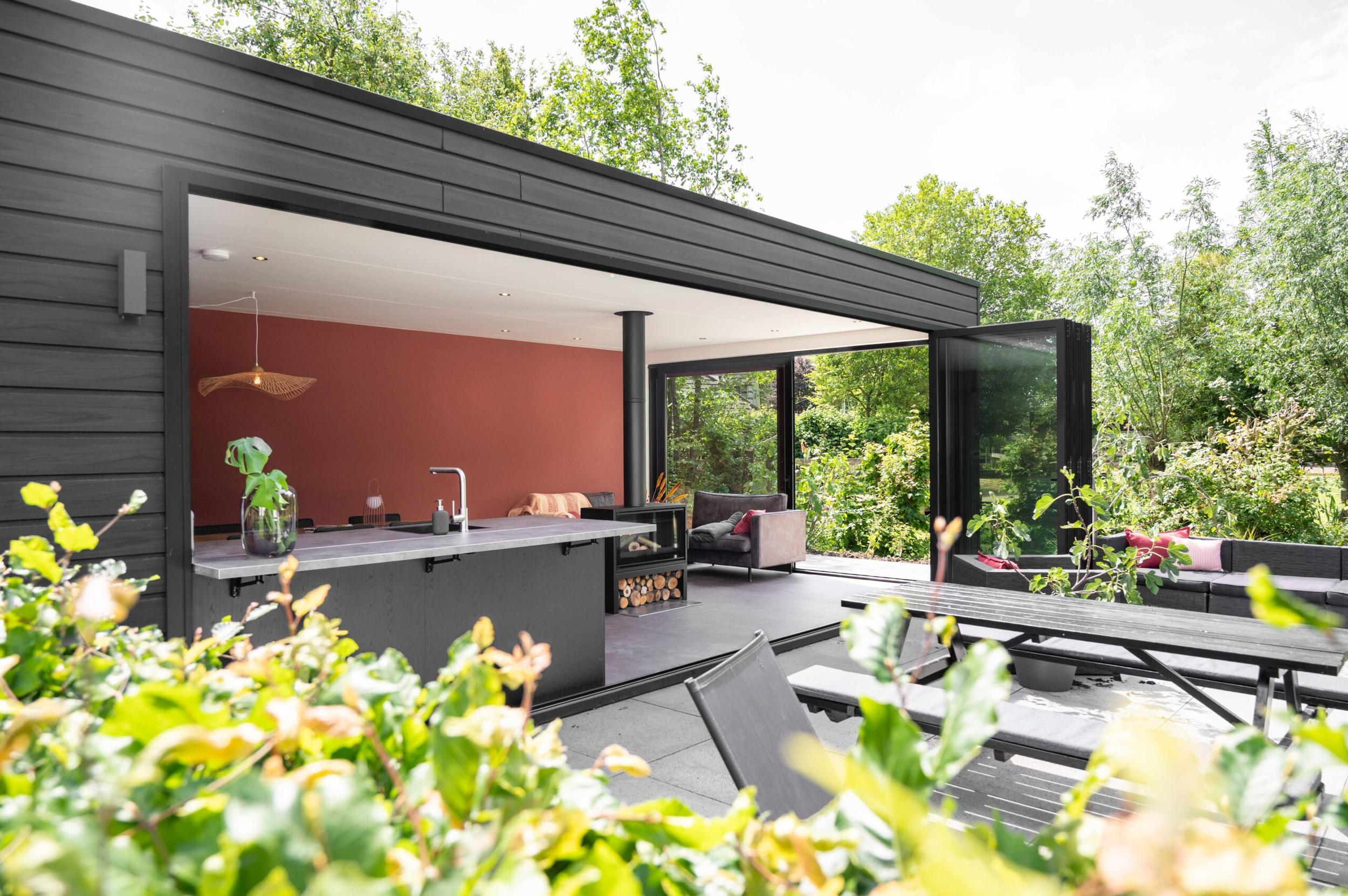 Binnenkijken bij Luxe buitenverblijf Almkerk Villea 1